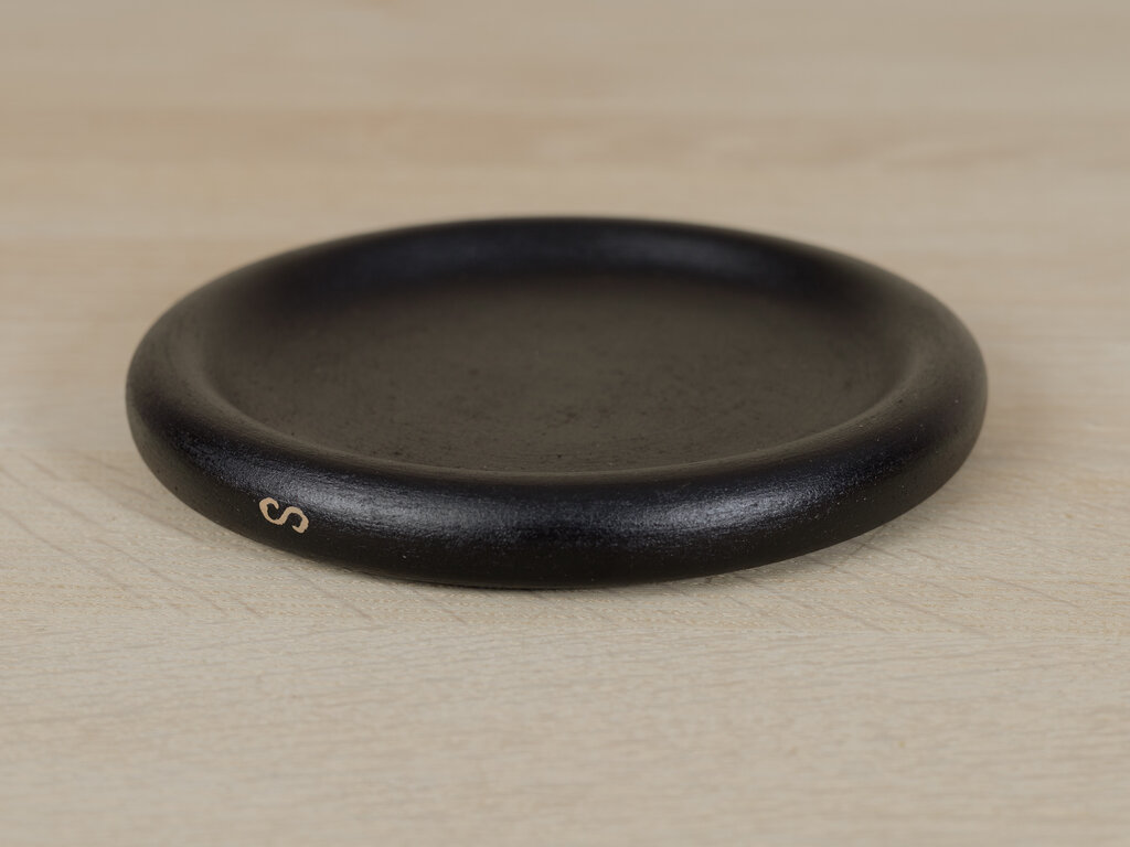 Takashi Tomii narrow-rimmed plate 150, magnolia black