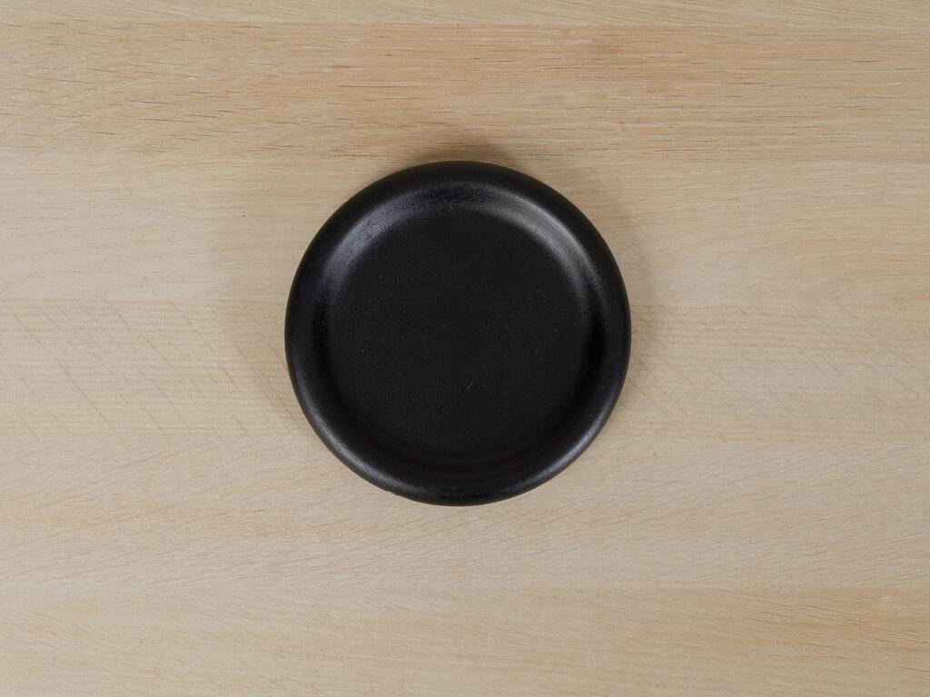 Takashi Tomii narrow-rimmed plate 150, magnolia black
