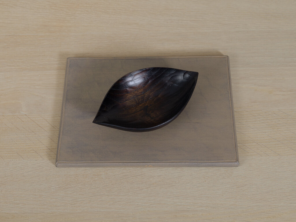 Takashi Tomii, White flat plate, magnolia 10-155-210