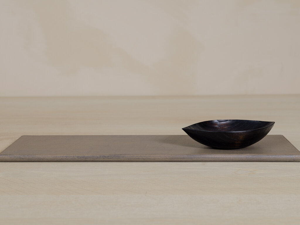 Takashi Tomii, White flat plate, magnolia 10-120-400