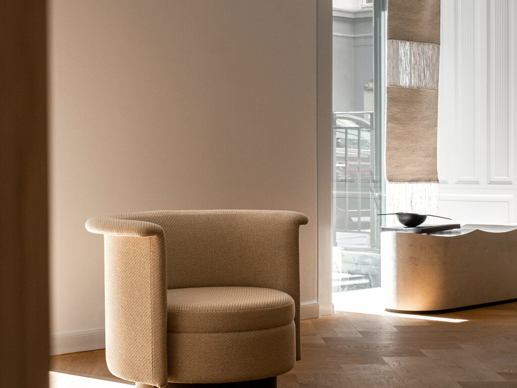 Karimoku Case N-SW01 Swivel Lounge Chair