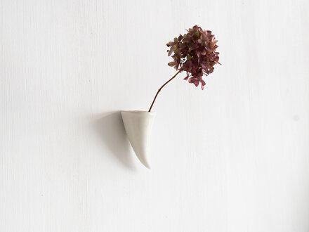Renaud Sauvé Horn Shaped Porcelain Wall Vase No. 43 Renaud Sauvé Horn Shaped Porcelain Wall Vase No. 43