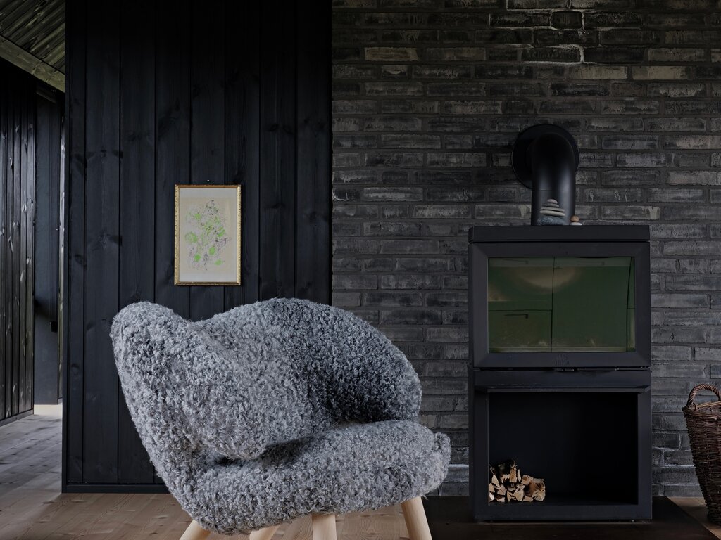 Finn Juhl Pelican Chair (Grey Gotland Sheepskin)