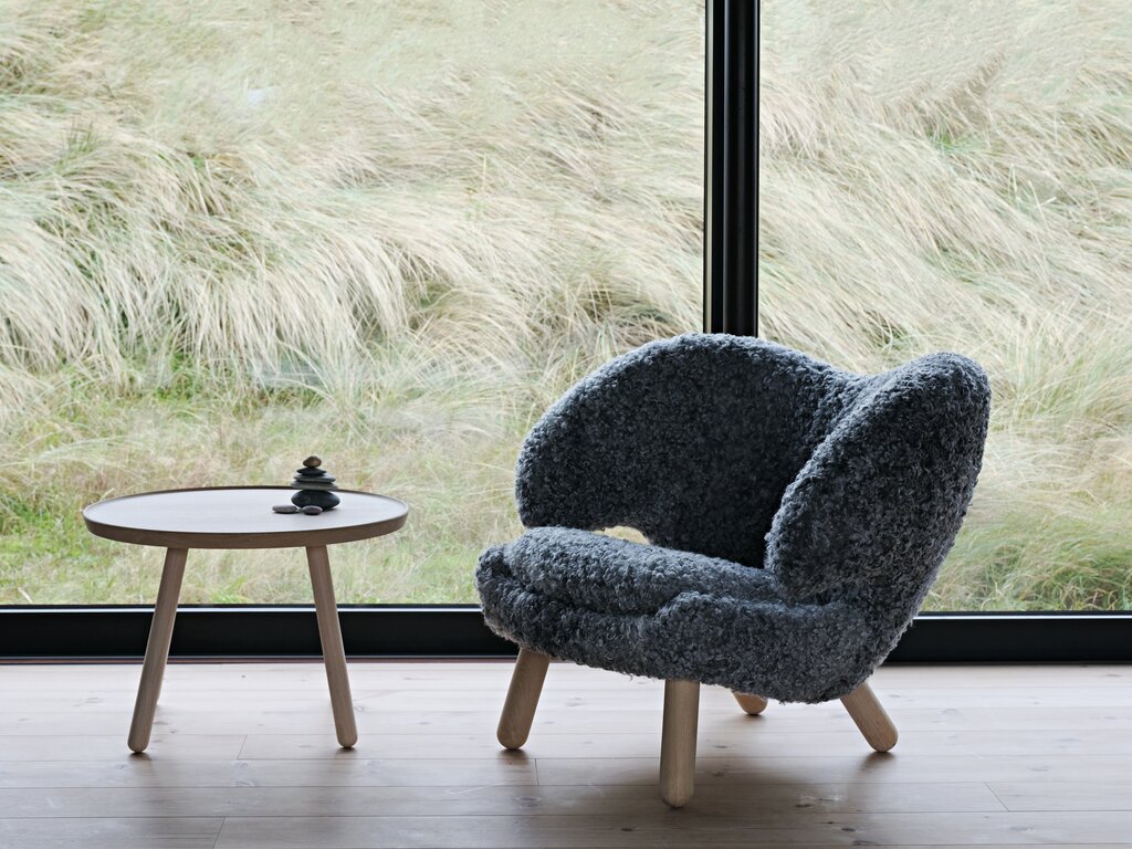 Finn Juhl Pelican Chair, Gotland Grey Sheepskin