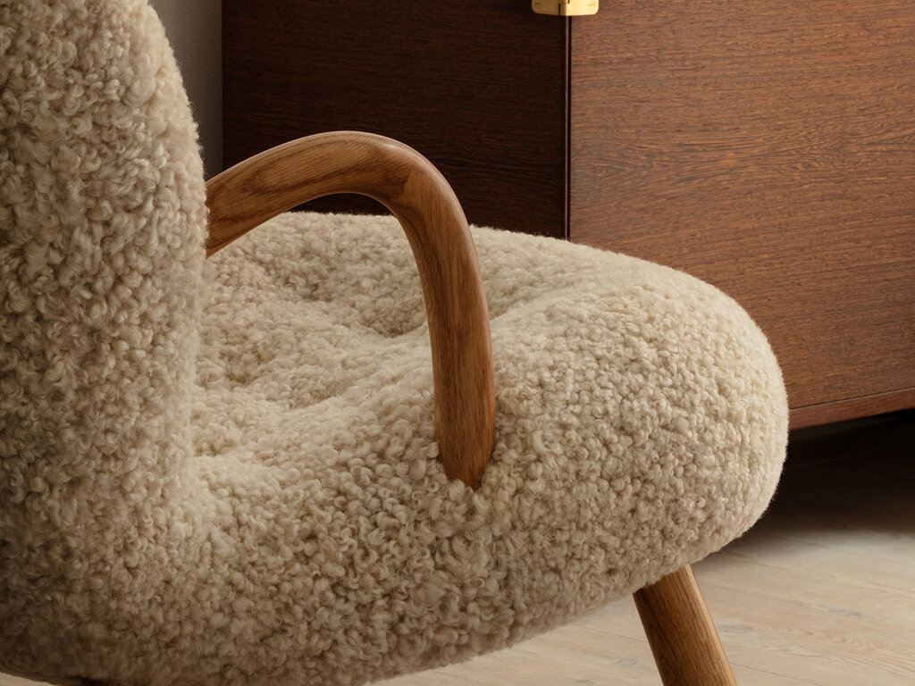 Dagmar Clam Chair (Sheepskin)
