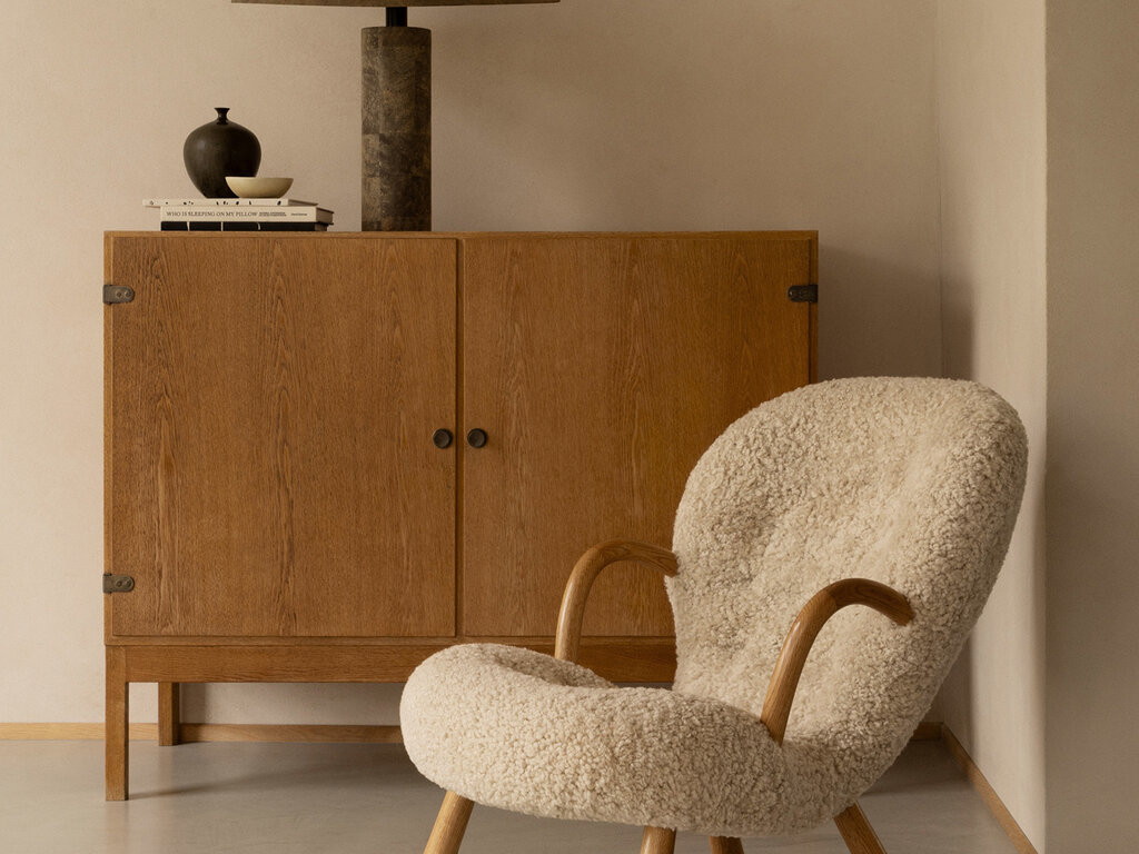 Dagmar Clam Chair (Sheepskin)