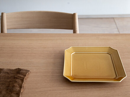 Rina Ono Porcelain Square Dish (Light Brown)