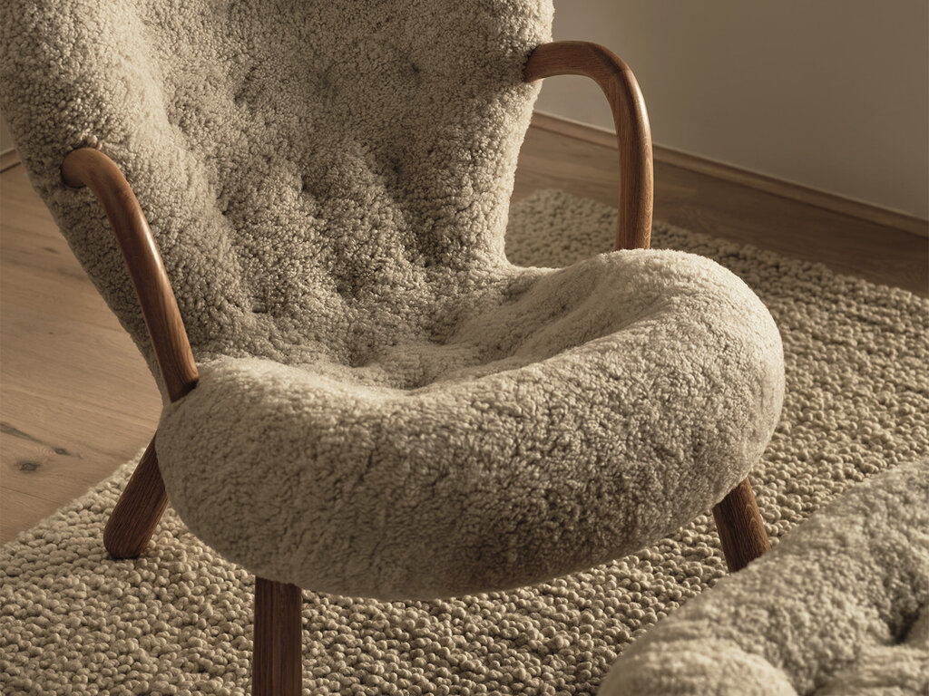 Dagmar Clam Stool (Sheepskin)