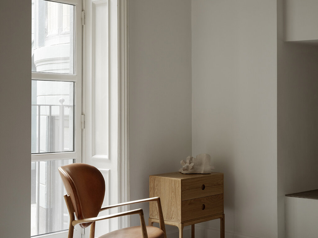 Dagmar Entre Bedside Tall Chest