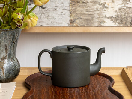 Jonas Lindholm Cylinder Teapot (Dark Green Clay)