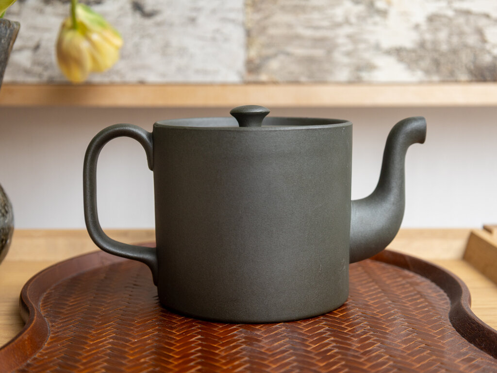 Jonas Lindholm Cylinder Teapot (Dark Green Clay)