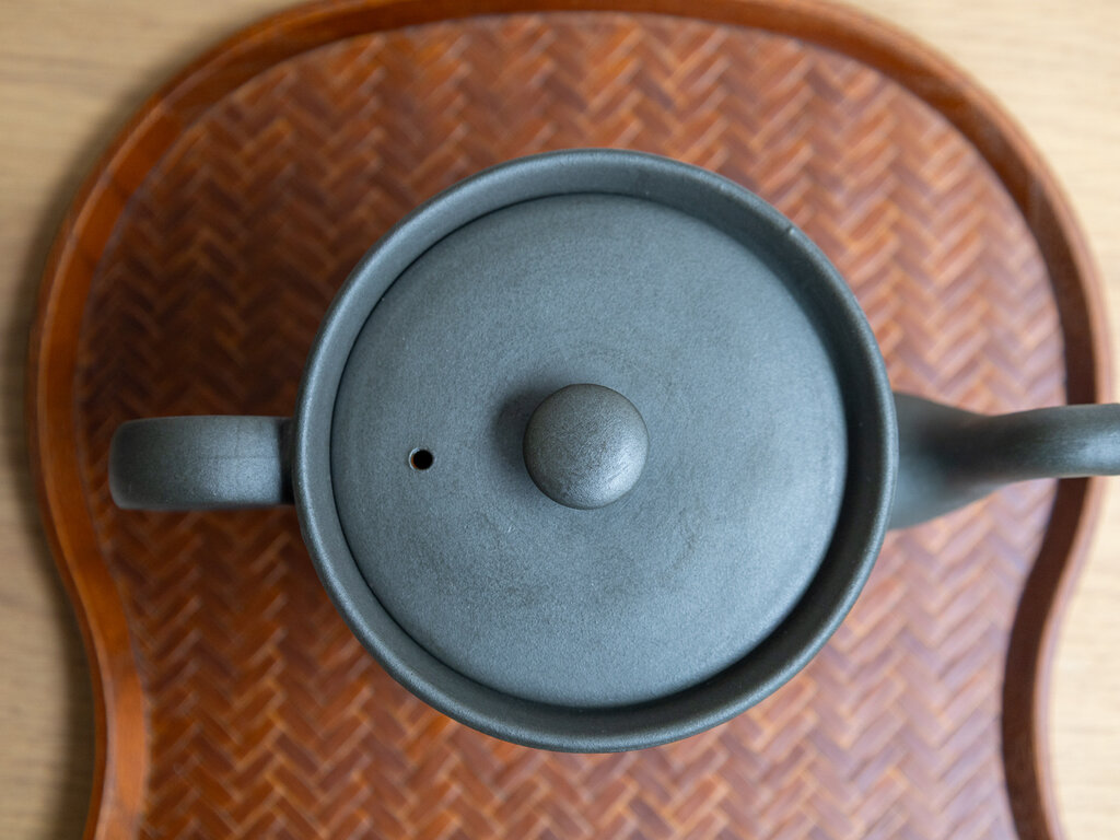 Jonas Lindholm Cylinder Teapot (Dark Green Clay)