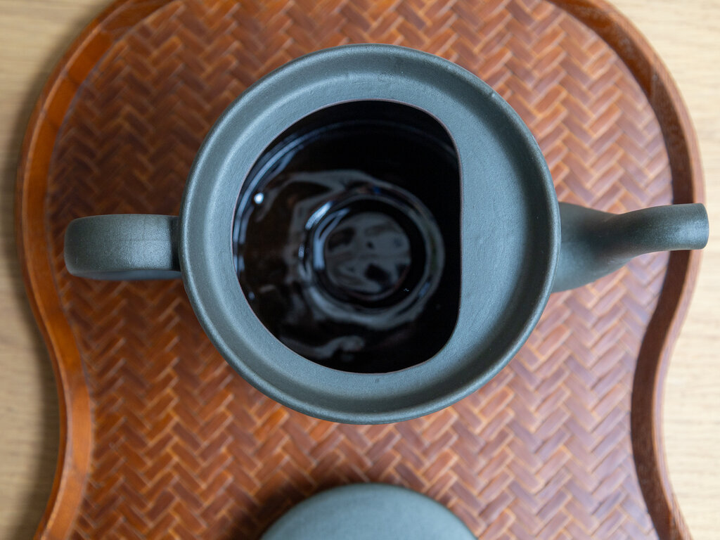 Jonas Lindholm Cylinder Teapot (Dark Green Clay)