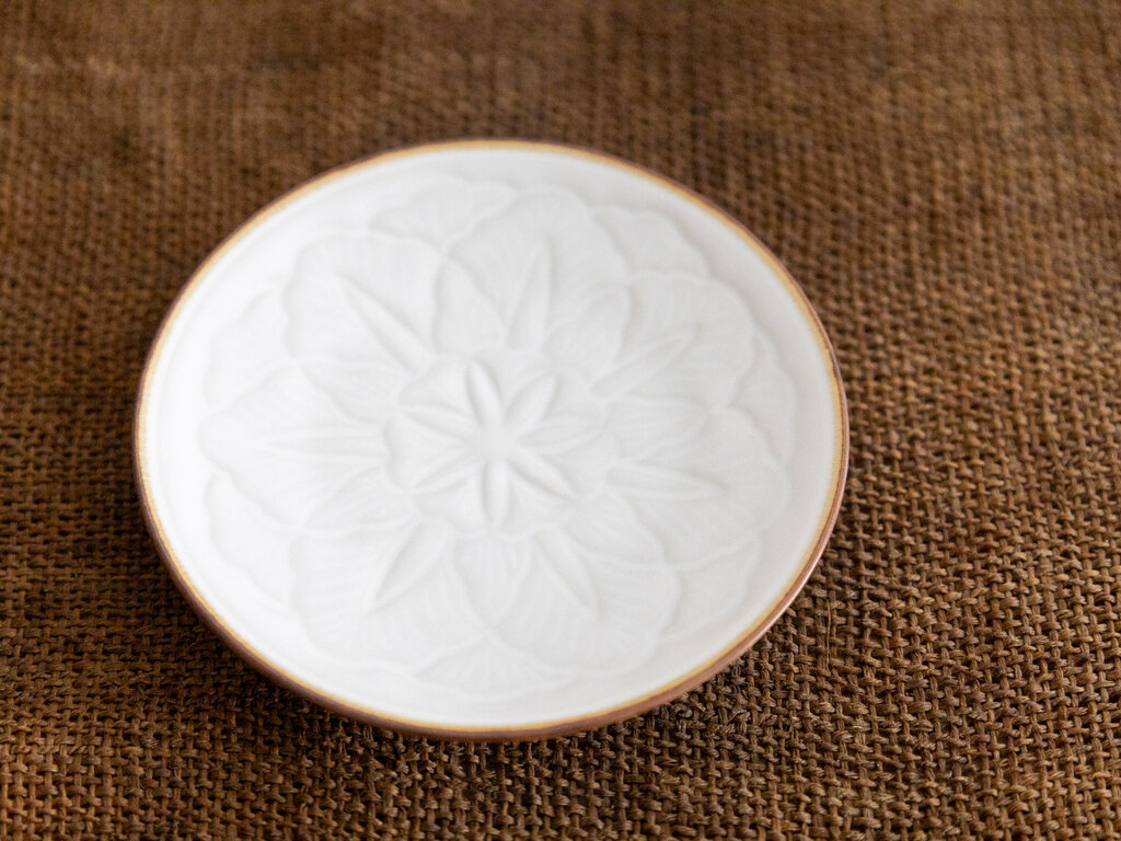 Oji Masanori for Jicon Carved Flower Plate (Extra Small)