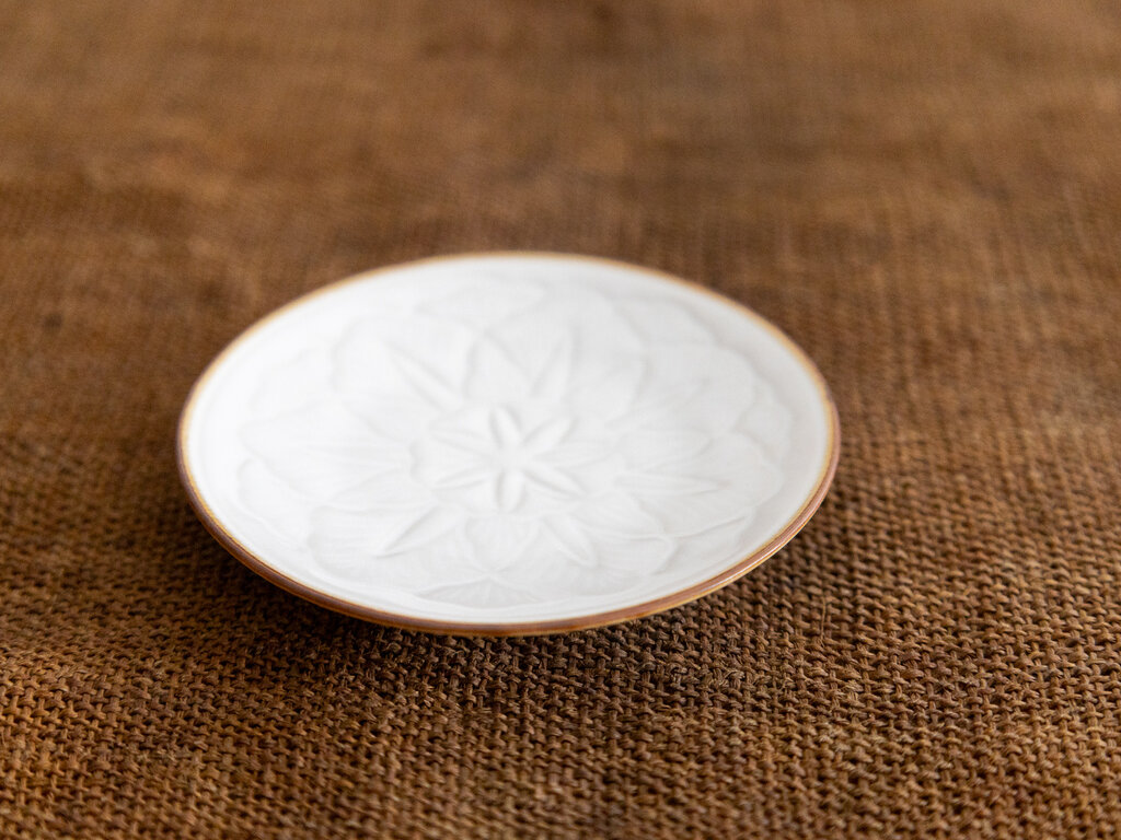 Oji Masanori for Jicon Carved Flower Plate (Extra Small)
