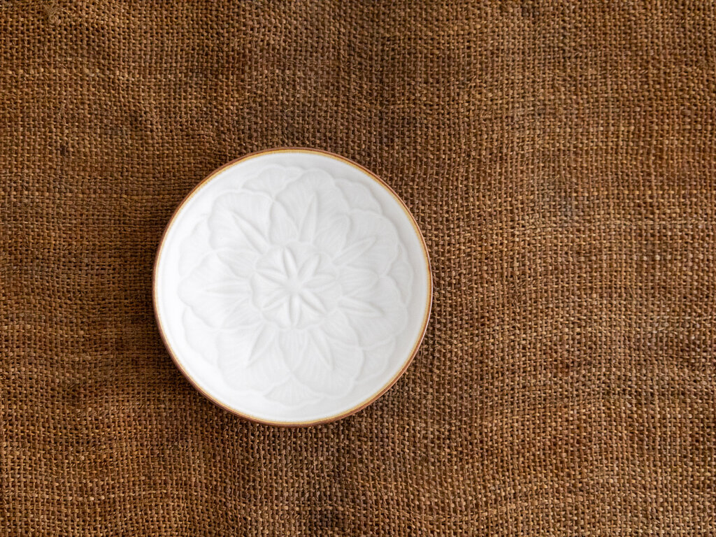 Oji Masanori for Jicon Carved Flower Plate (Extra Small)