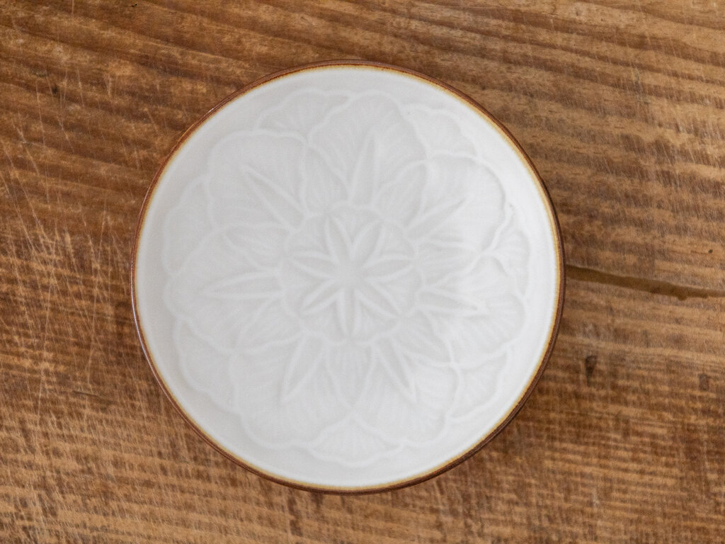 Oji Masanori for Jicon Carved Flower Plate (Extra Small)