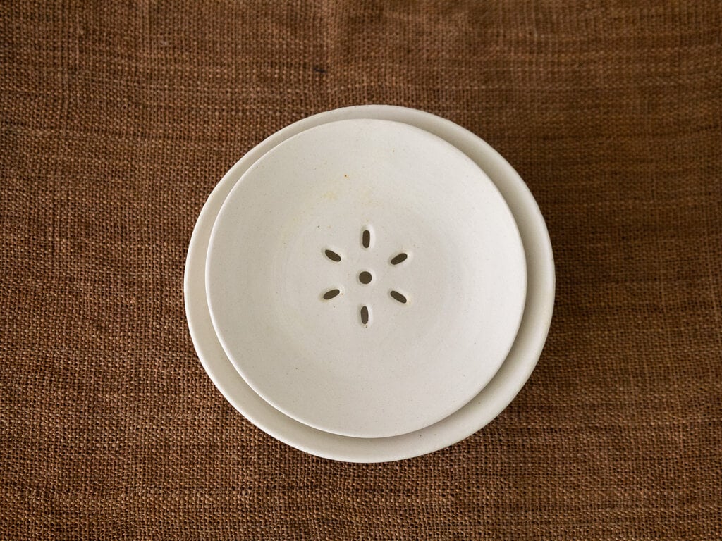 Joanne Yau Vented lid and bowl set