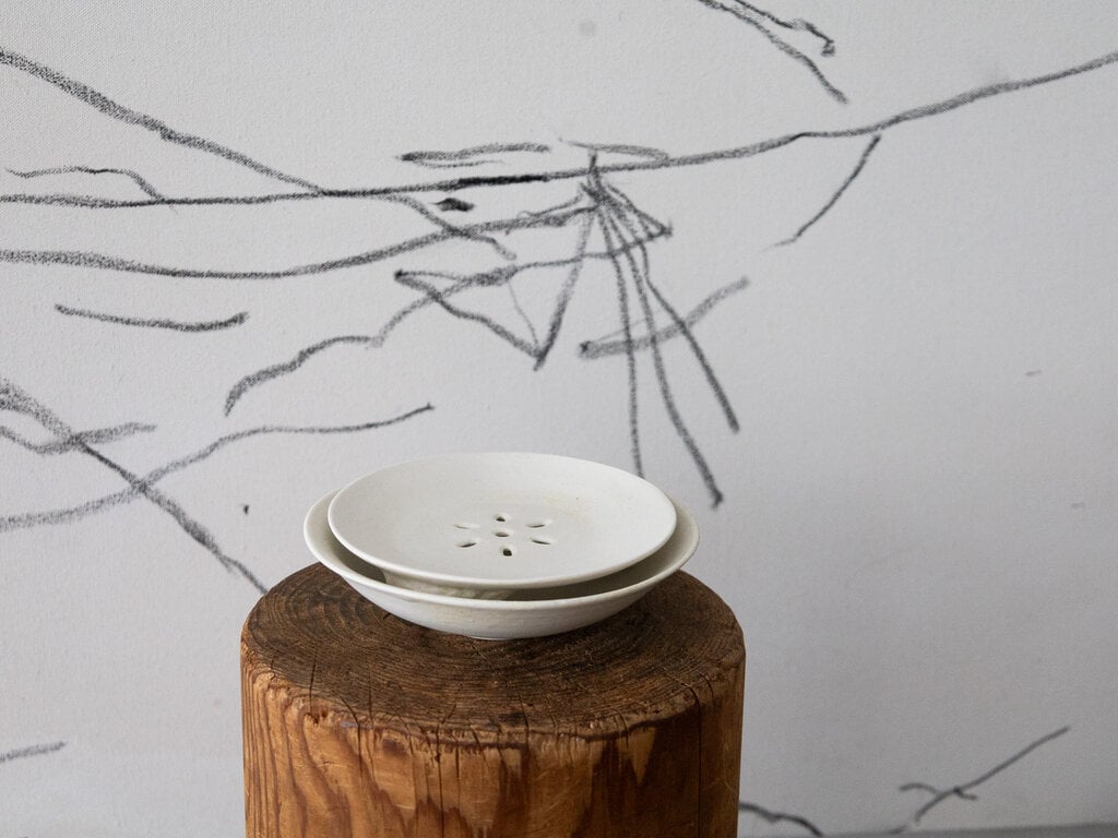 Joanne Yau Vented lid and bowl set