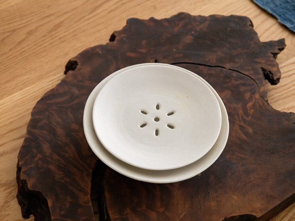 Joanne Yau Vented lid and bowl set