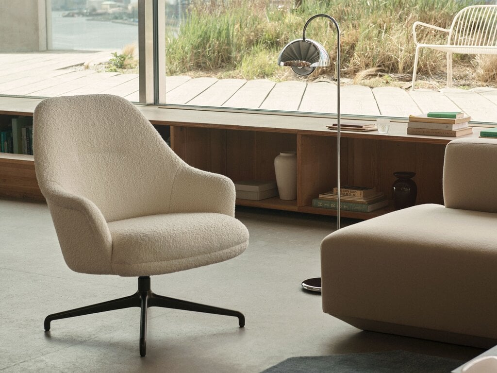 &Tradition HW139 Rely Swivel Lounge Chair