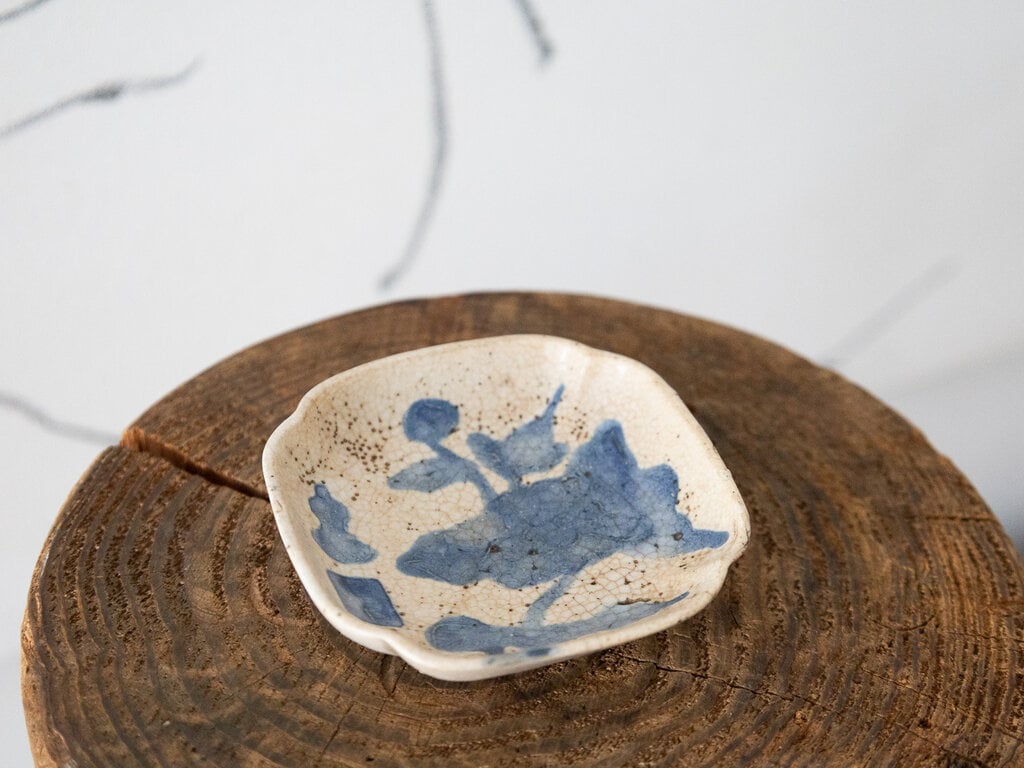 Antique blue and white dish with chamfered corners