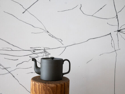 Jonas Lindholm Cylinder Teapot (Dark Green Clay)