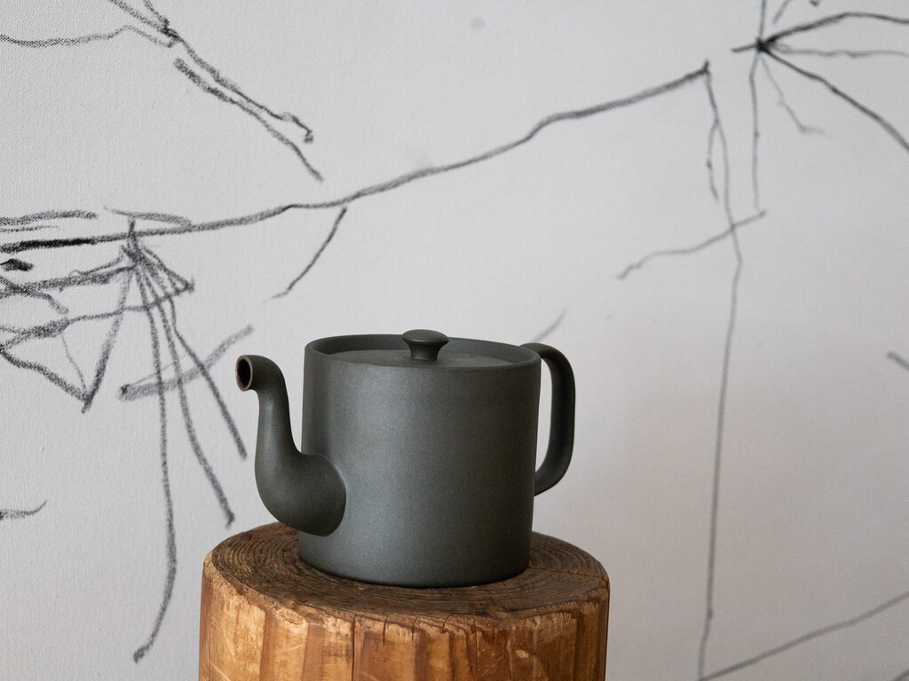 Jonas Lindholm Cylinder Teapot (Dark Green Clay)
