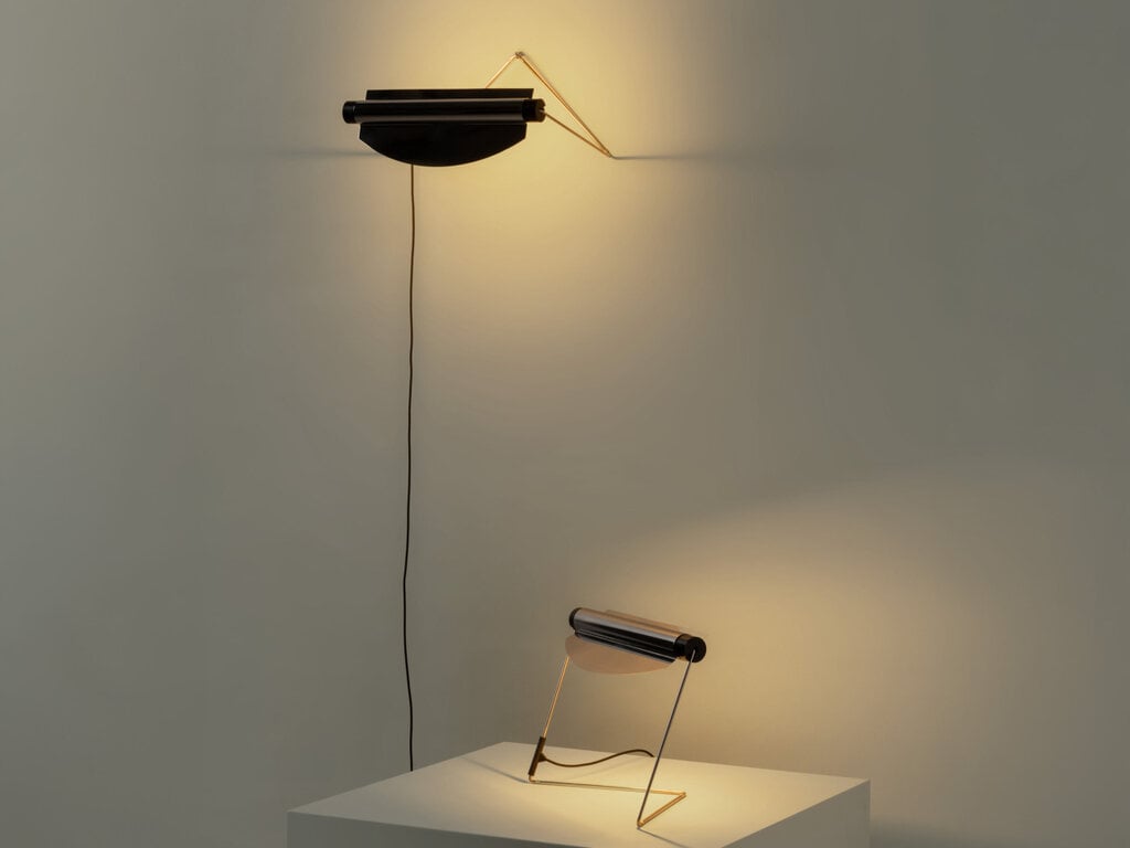 Santa & Cole Lamparaprima desk / wall lamp