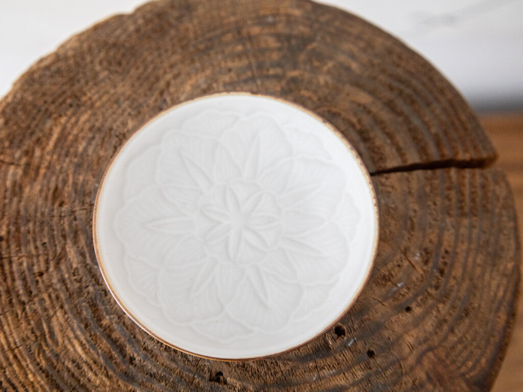 Oji Masanori for Jicon Carved Flower Plate (Extra Small)