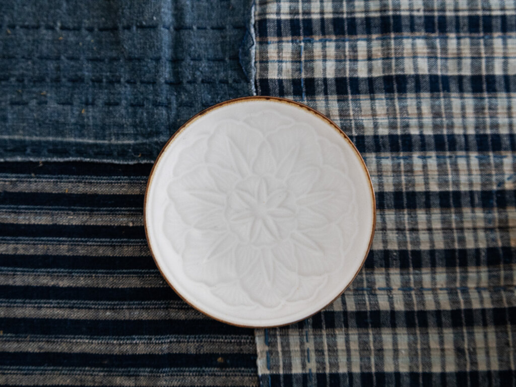 Oji Masanori for Jicon Carved Flower Plate (Extra Small)