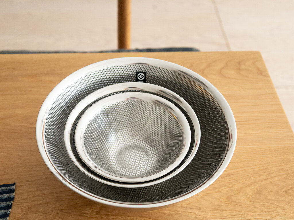 Sori Yanagi Bowl and Strainer Set (Medium)