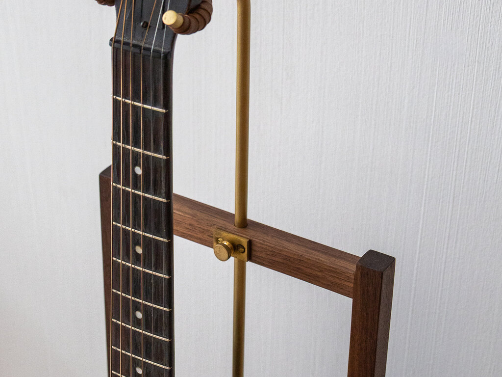 Mjölk Mjölk Guitar Stand (Walnut)