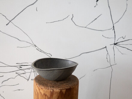 Keisuke Iwata Keisuke Iwata grey bowl with shell