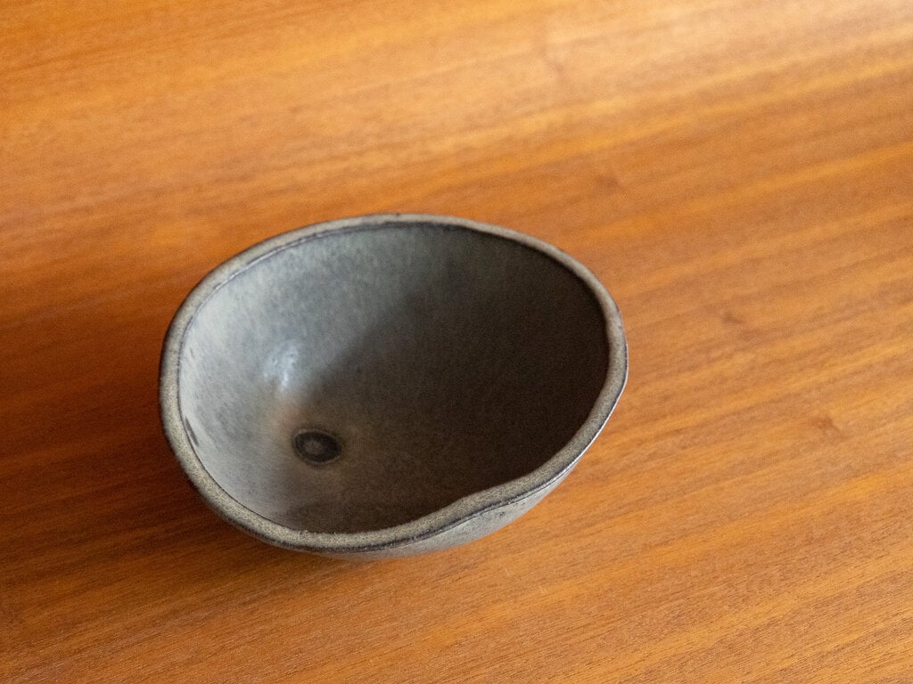 Keisuke Iwata Keisuke Iwata grey bowl with shell