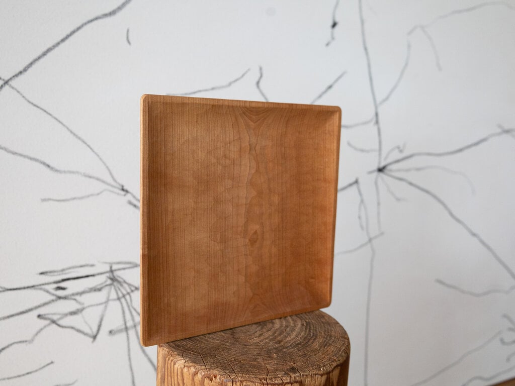Ryuji Mitani Square carved tray by Ryuji Mitani, cherry