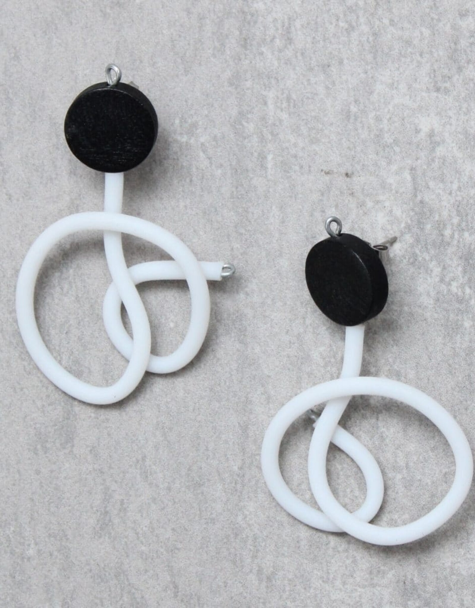 SYLCA Artistic Black & White Rubber Tubing Post Dora Ear