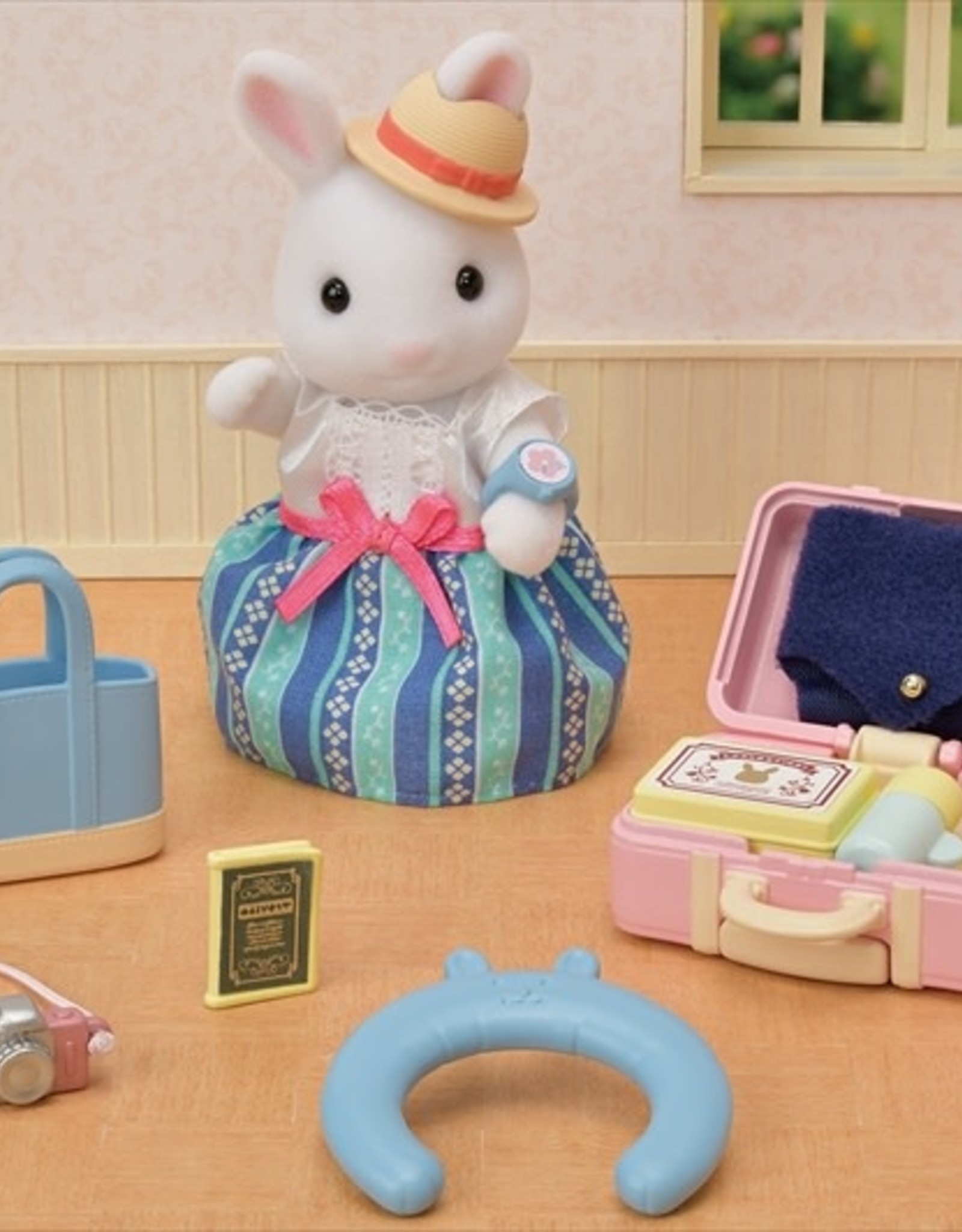 Calico Critters CC Weekend Travel Set - Snow Rabbit Mother