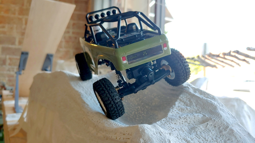 Tech Bench - SCX24 Custom Crawler - Hobbyland Clintonville