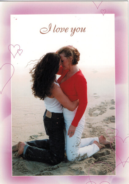 10% PRODUCTIONS VALENTINE CARD-GIRLS KISSING ON BEACH