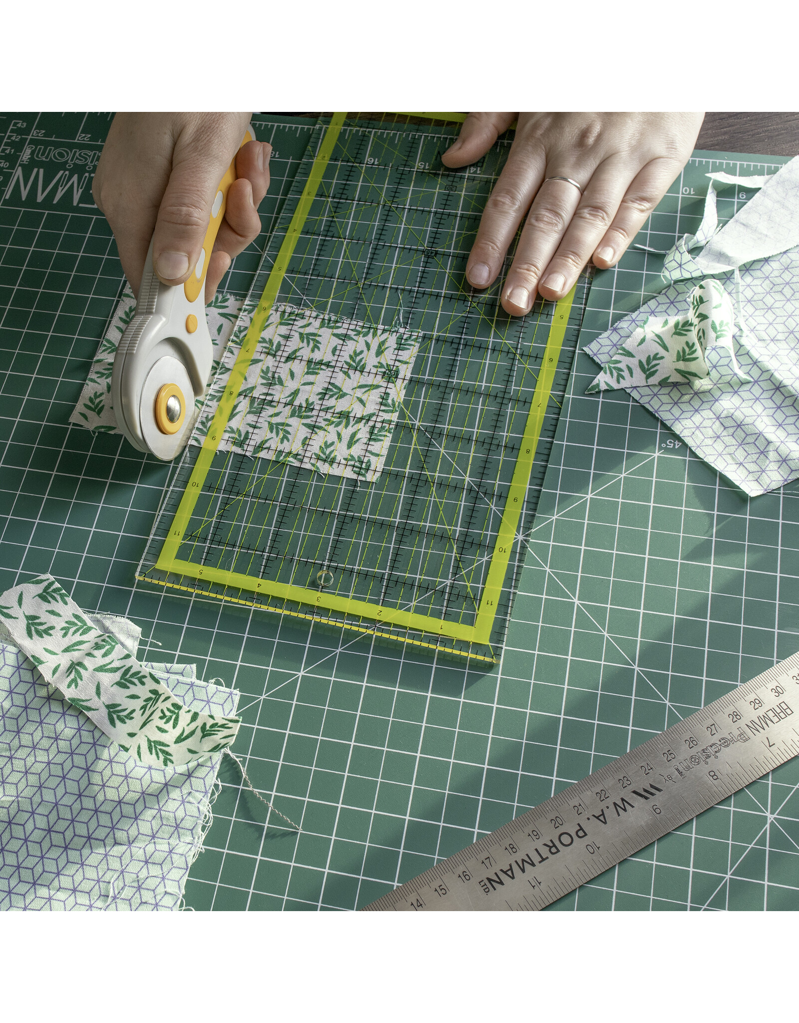 W.A. Portman WA Portman Fabric Cutter Wheel - 45mm Rotary Cutter for Fabric with Safety Lock & 15 Extra Rotary Blades