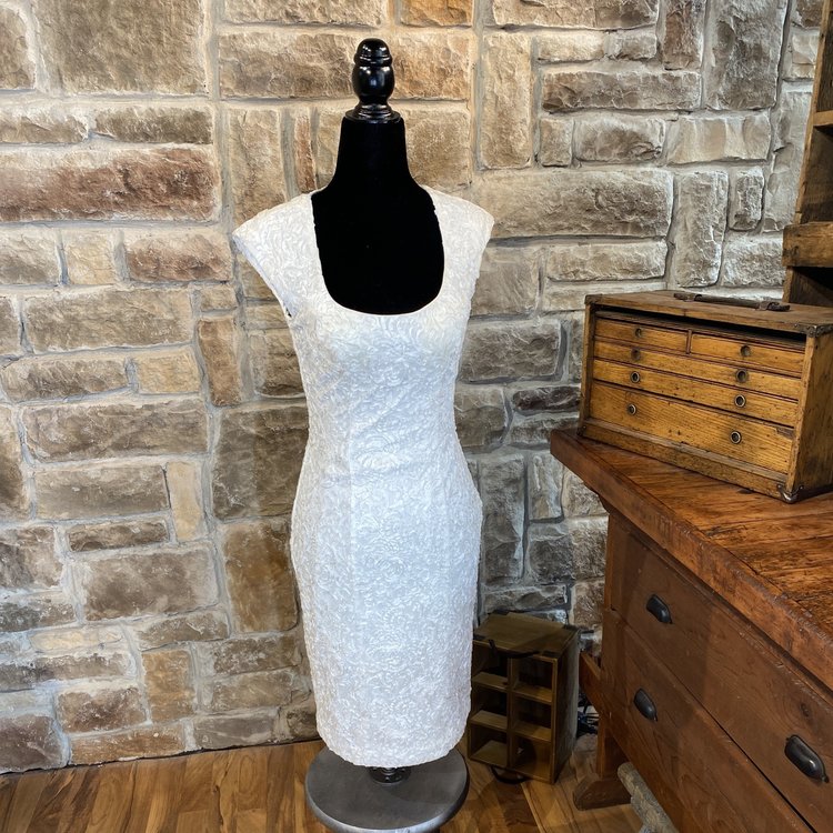 Sue Wong White Lace Detailed Cap Sleeve Dress, Size 0