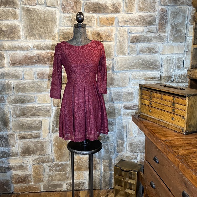 B Darlin Dark Magenta 3/4 Sleeve Lace Dress, Size 9/10