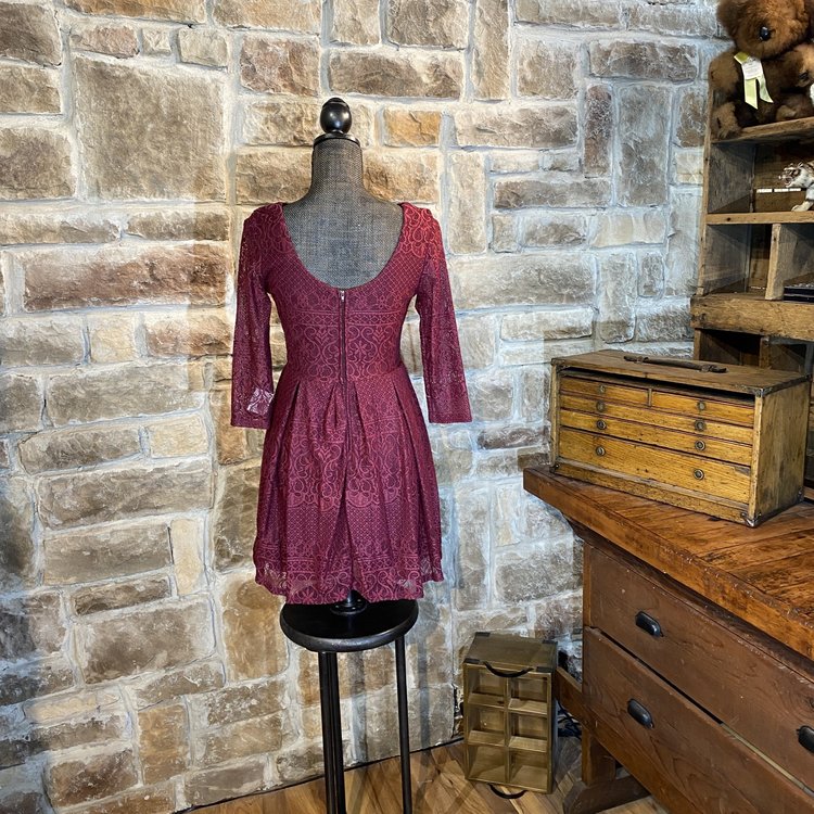 B Darlin Dark Magenta 3/4 Sleeve Lace Dress, Size 9/10