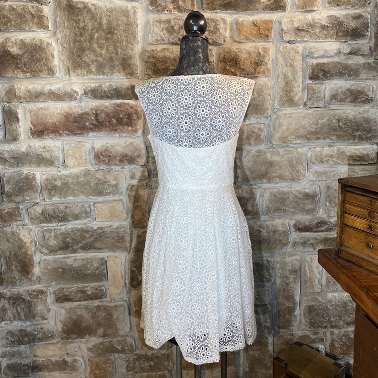 Sue Wong White Eyelet Knee Length Cocktail Dress, Size 10