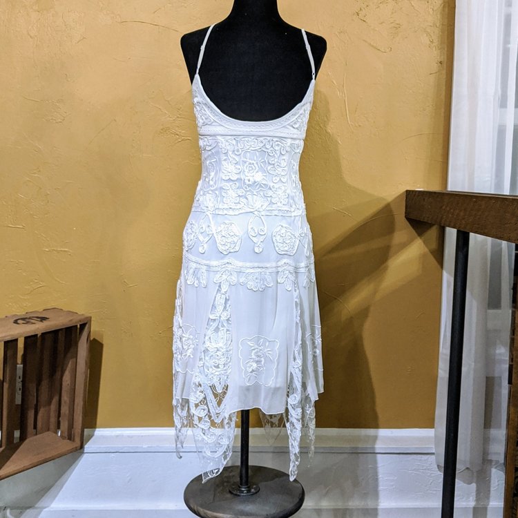 Sue Wong White Embroidered Lace Cocktail Dress, Size 4
