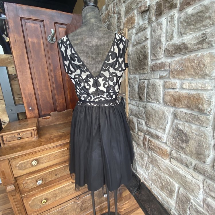 Aidan Mattox Black and White Fit and Flair, Size 12