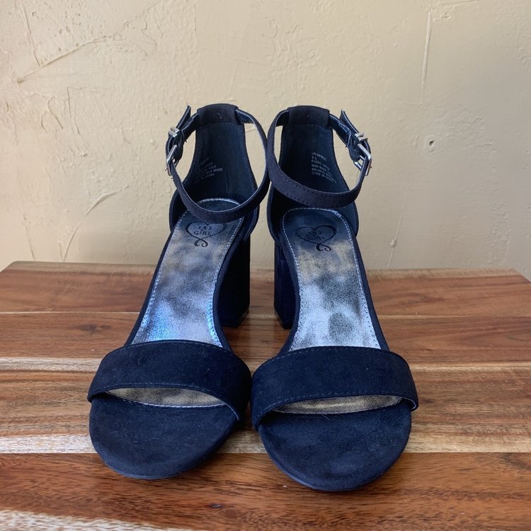 Black Sandal with Chunky Heel and Strap, Size 7.5