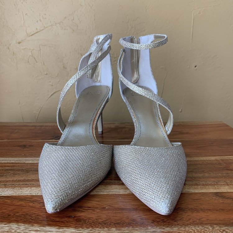 Belle Badgley Mischka Gold Shimmer Pointed Toe, Size 9.5