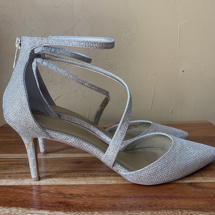 Belle Badgley Mischka Gold Shimmer Pointed Toe, Size 9.5